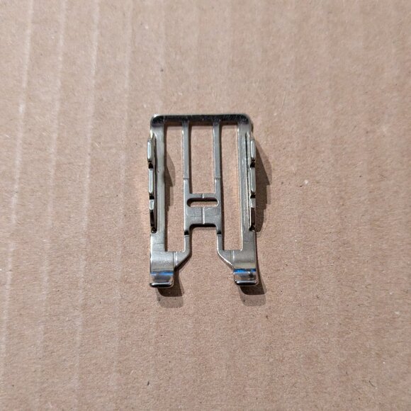 BERNINA old-style walking foot #50 with standard closed-toe sole - Picture 10 of 10